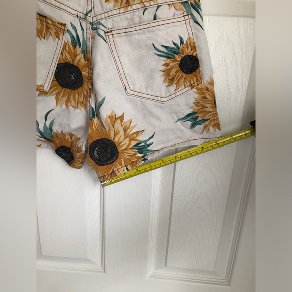 Vintage High Waisted Sunflower Shorts - Picture 8 of 8